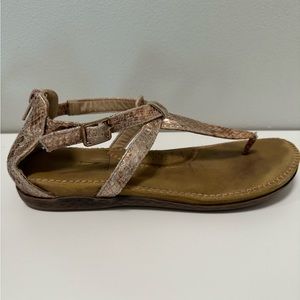 Volatile sandals